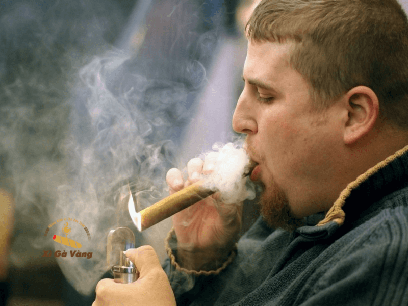 Cách đảo khói trong miệng khi hút xì gà